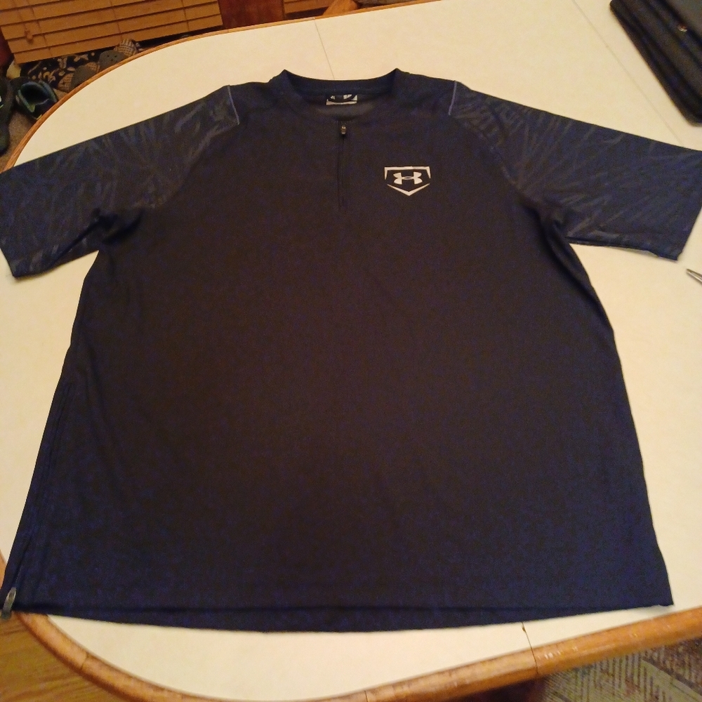 Men's Under Armour Shirt.